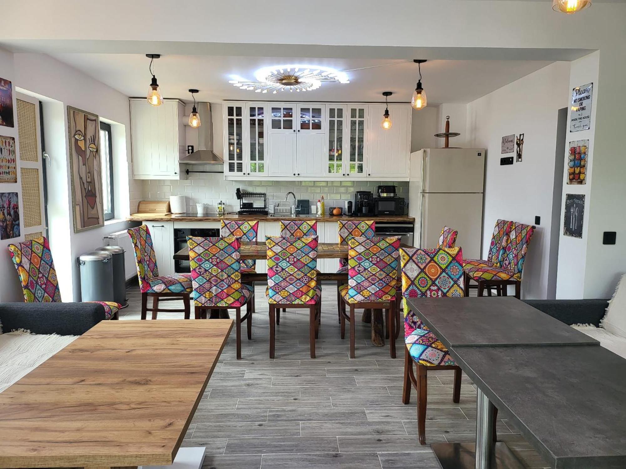 Pensiunea Casa Dacilor Podeni Bagian luar foto